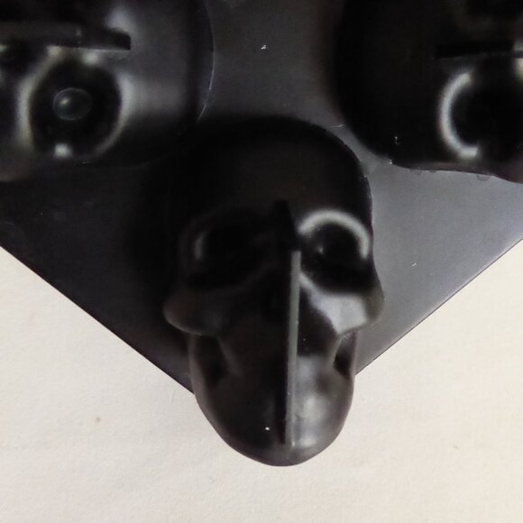 DINE ASIA BRAND TWO 3D SKULL ICE CUBE SILICONE TRAY MAKER MOLD FORMS (USED ONCE - Picture 11 of 12